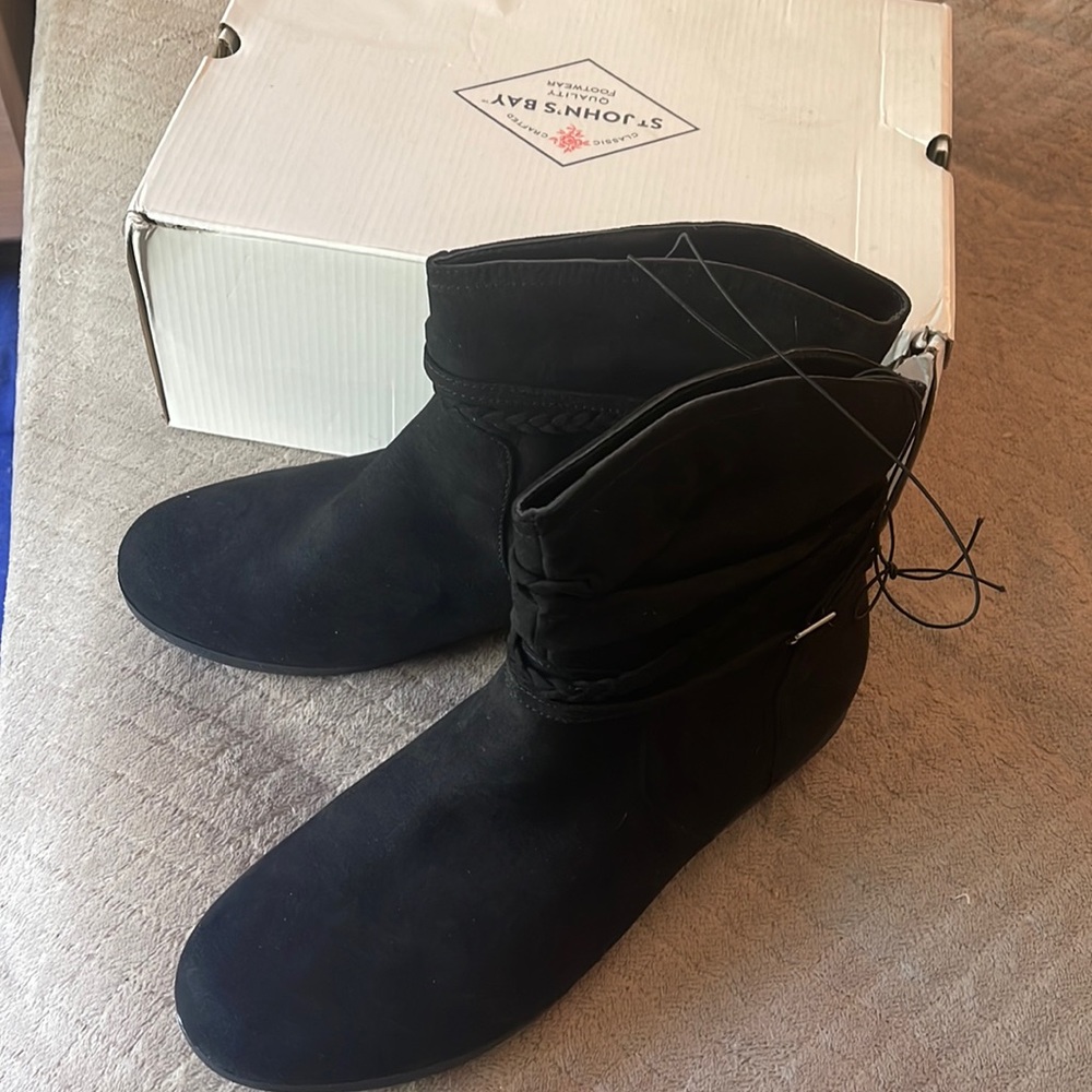 New black bootie boots, st Johnson bay 9.5